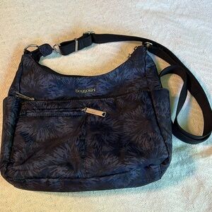 Baggallini-anti-theft crossbody blue flower burst pattern -never used